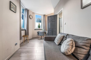 Private Ground Floor Main Door Entrance - Spacious 2 Bedroom Property - The Shore, Leith - Free Parking - Sleeps Up to 6 Guests